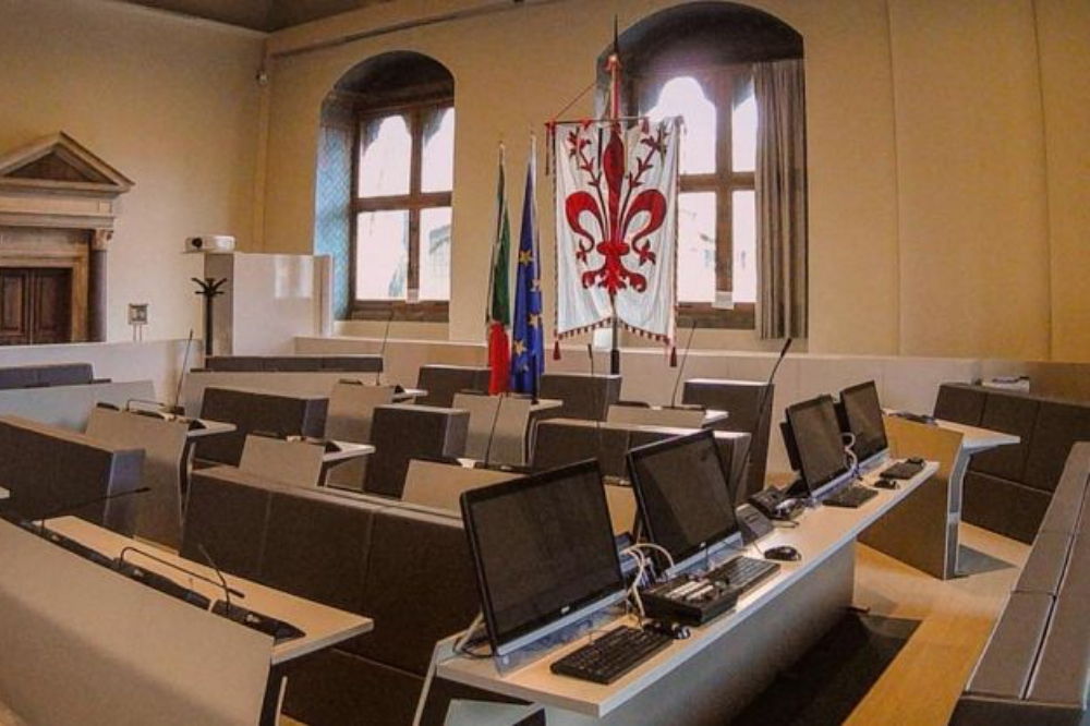 Bandiera Israele in Consiglio Firenze, la seduta riparte dalle scuse