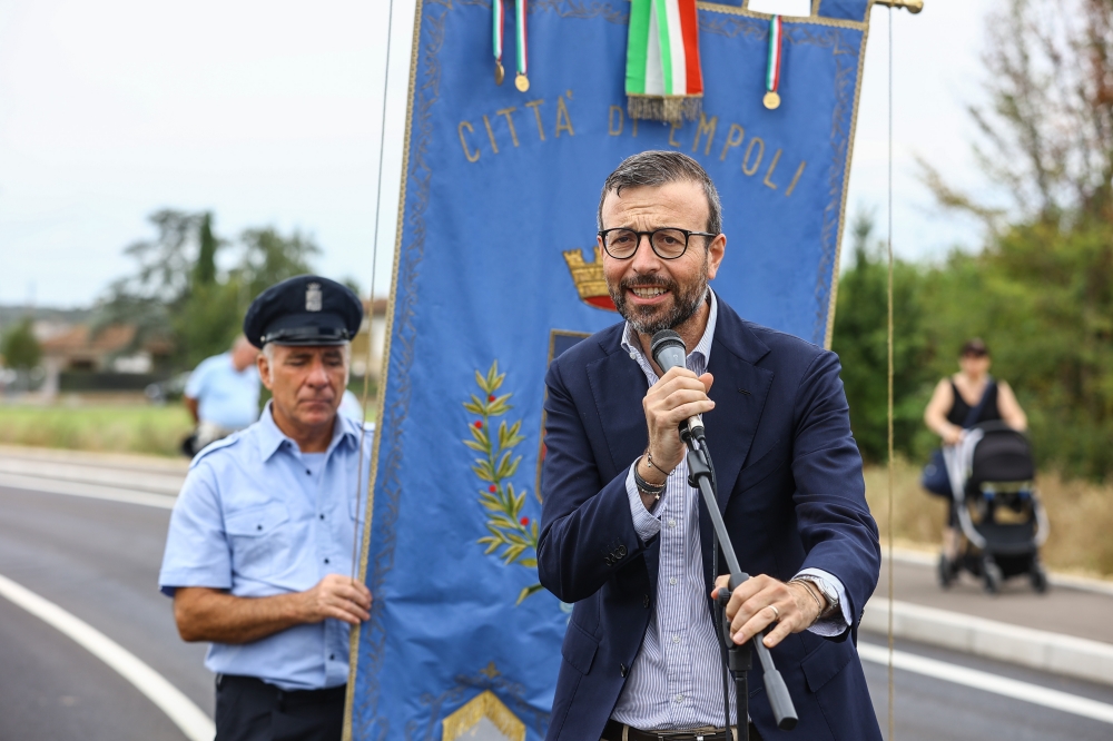 Spaccata la targa delle vittime delle foibe. Mazzeo: “Uno sfregio inaccettabile”