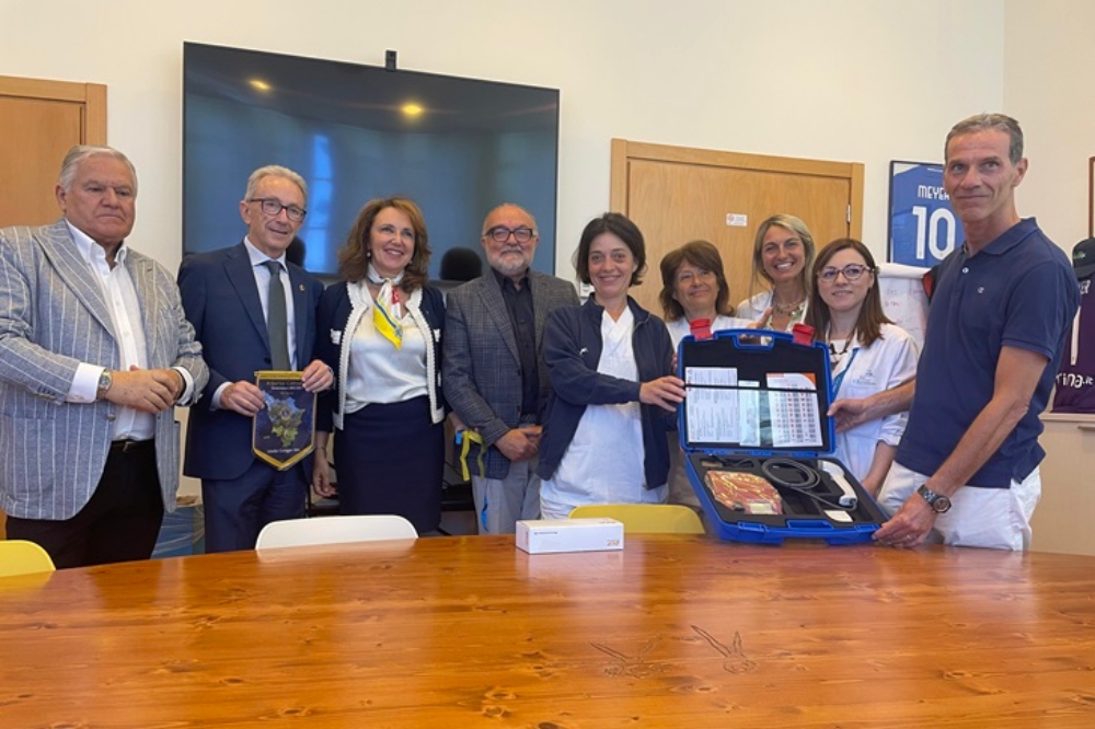 Lions donano a Oncoematologia del Meyer un emoglobinometro