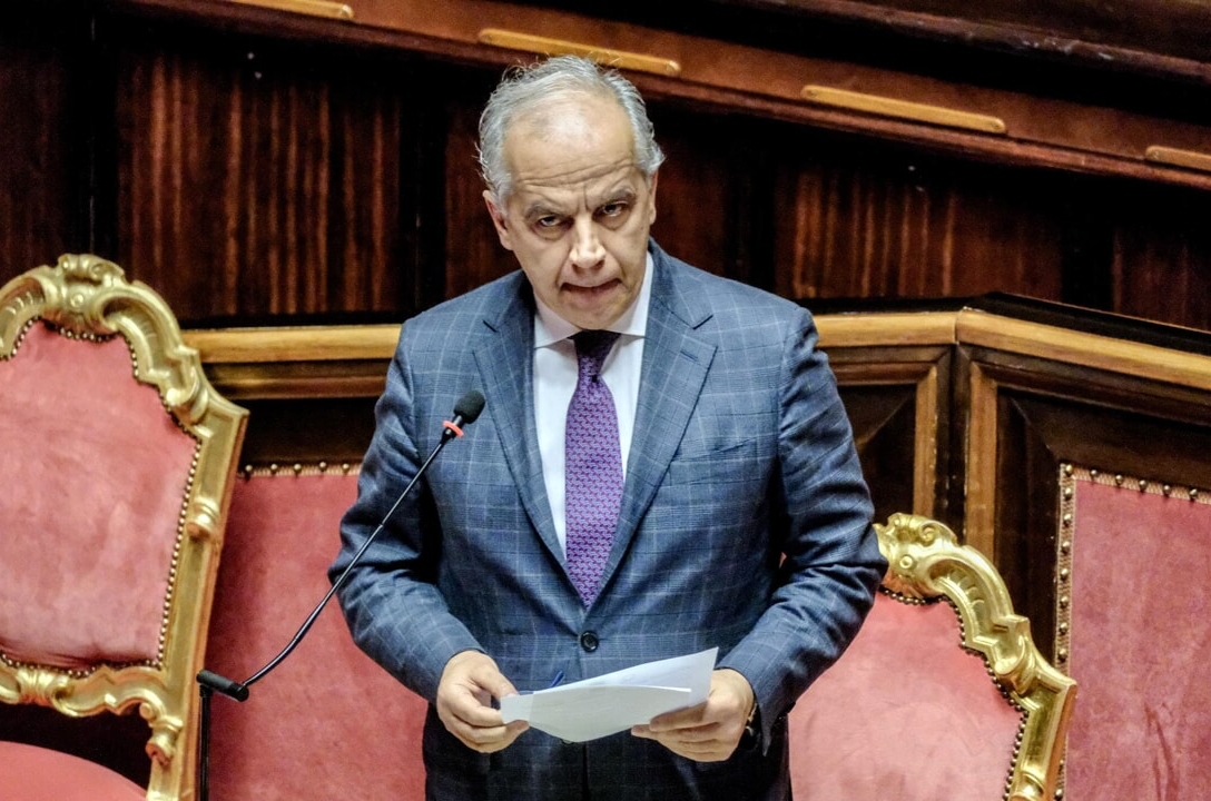 Piantedosi su scontri: “Contatto con minorenni è sconfitta”