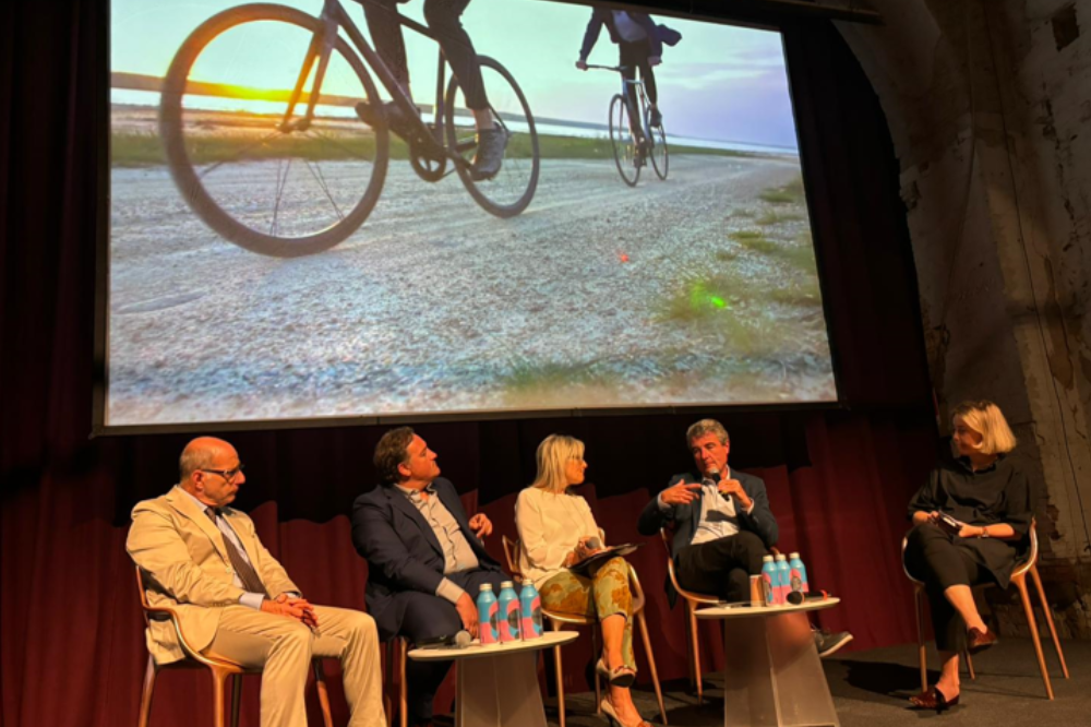 Becycle: la Toscana delle due ruote celebra il cicloturismo e il Tour de France