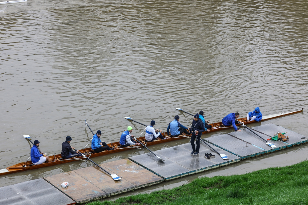 A Pisa la festa dell'Arno coi canottieri di Firenze: 'Salvaguardiamo il fiume'