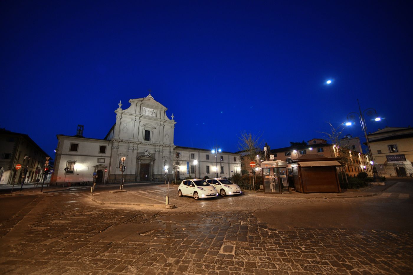 Piazza San Marco: addio alla pietra spaccata, arrivano i binari con l'asfalto stampato