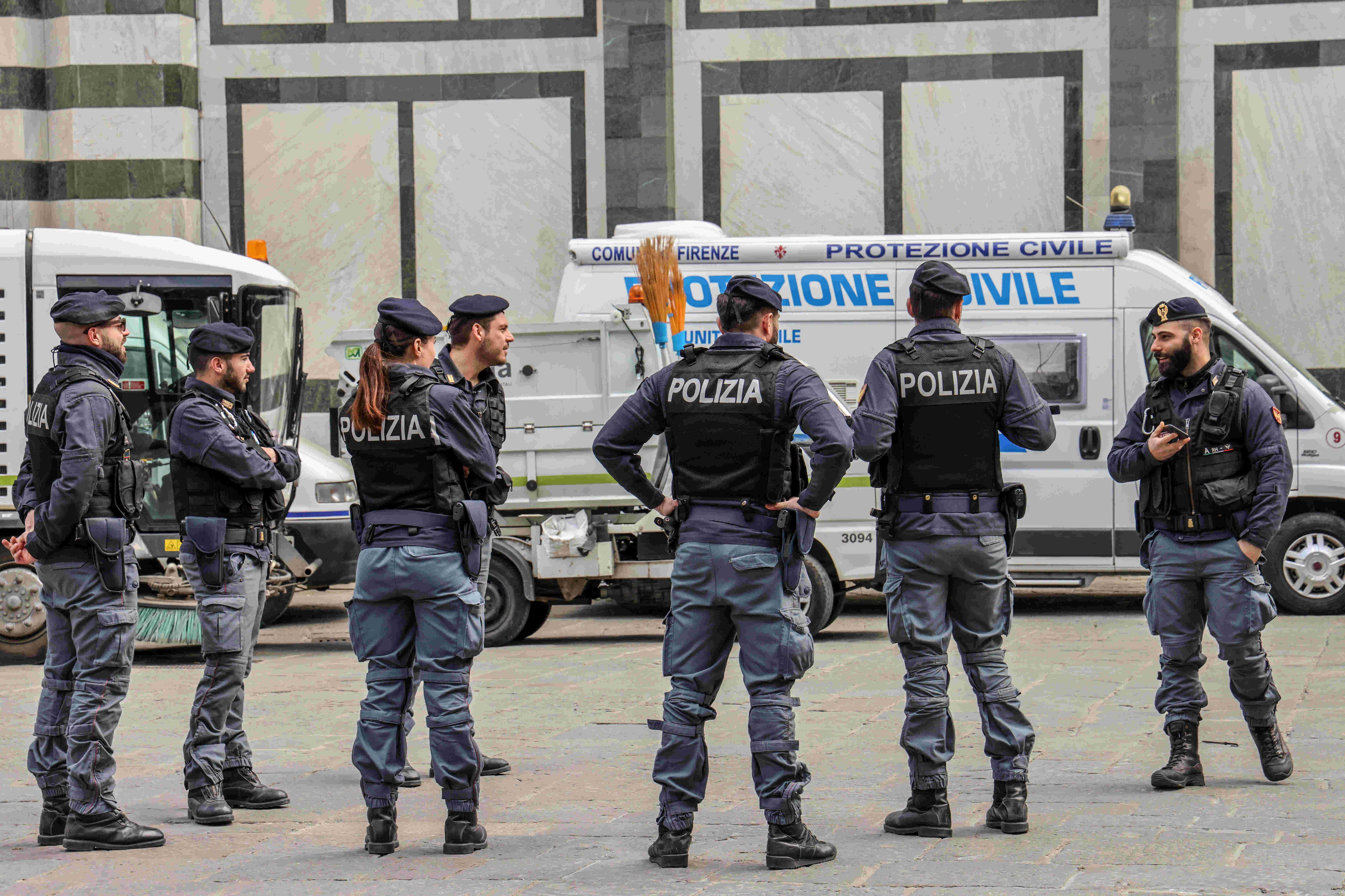 Sicurezza: controlli polizia a Firenze, 300 identificati