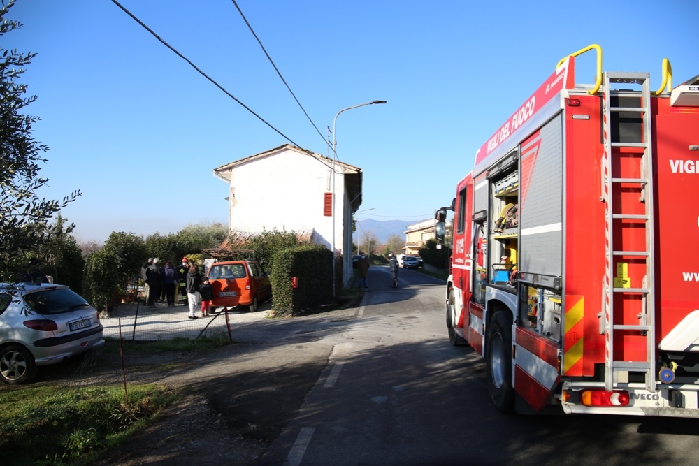 Ustionato in casa per fiammata da bombola del gas a Capannori