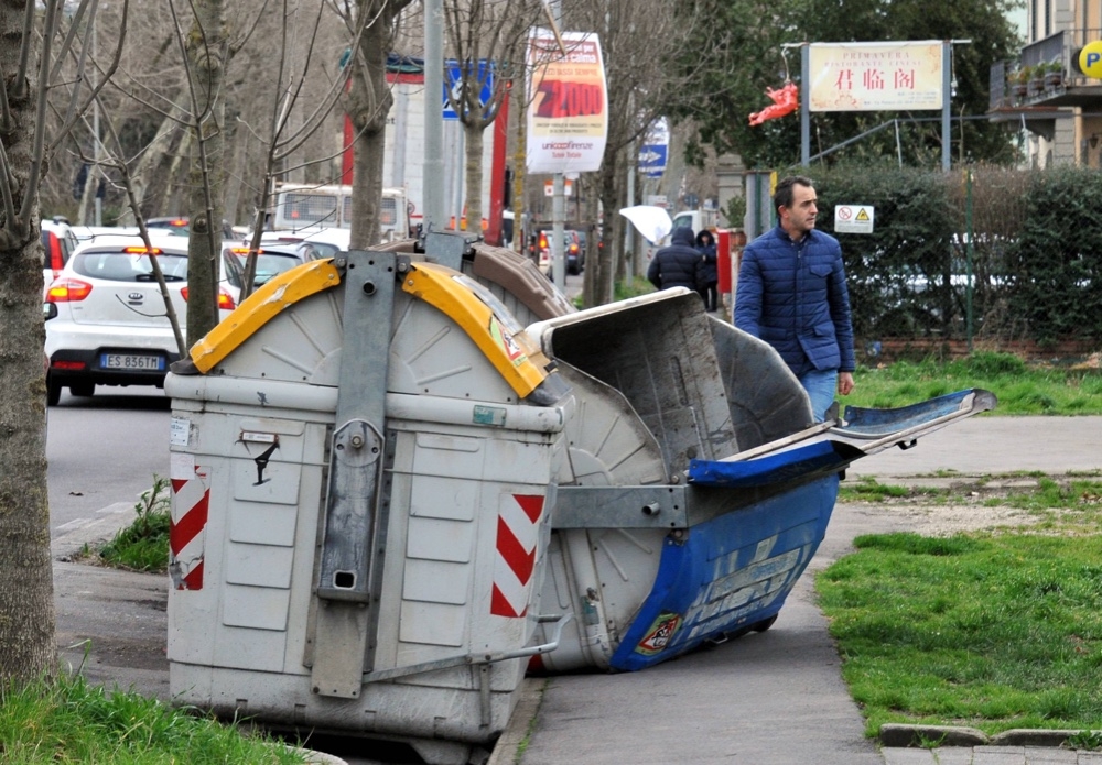 Raid vandalico a Sansepolcro: Daspo urbano per 17enne