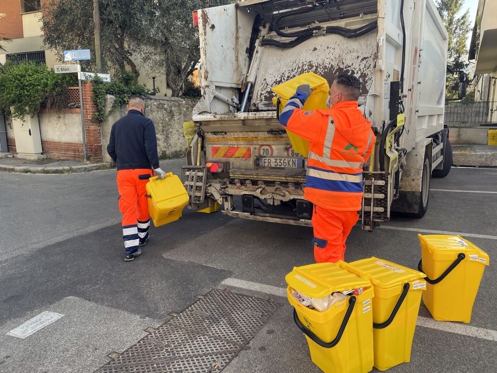 Fratelli d’Italia e Lega Firenze: “A Sorgane tornino i cassonetti per i rifiuti”