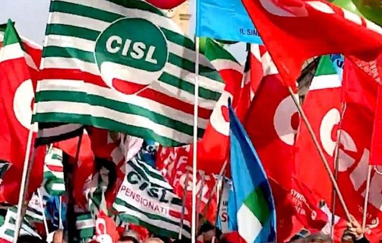 Cisl e Uil in piazza a Firenze contro l'aumento dell'addizionale Irpef