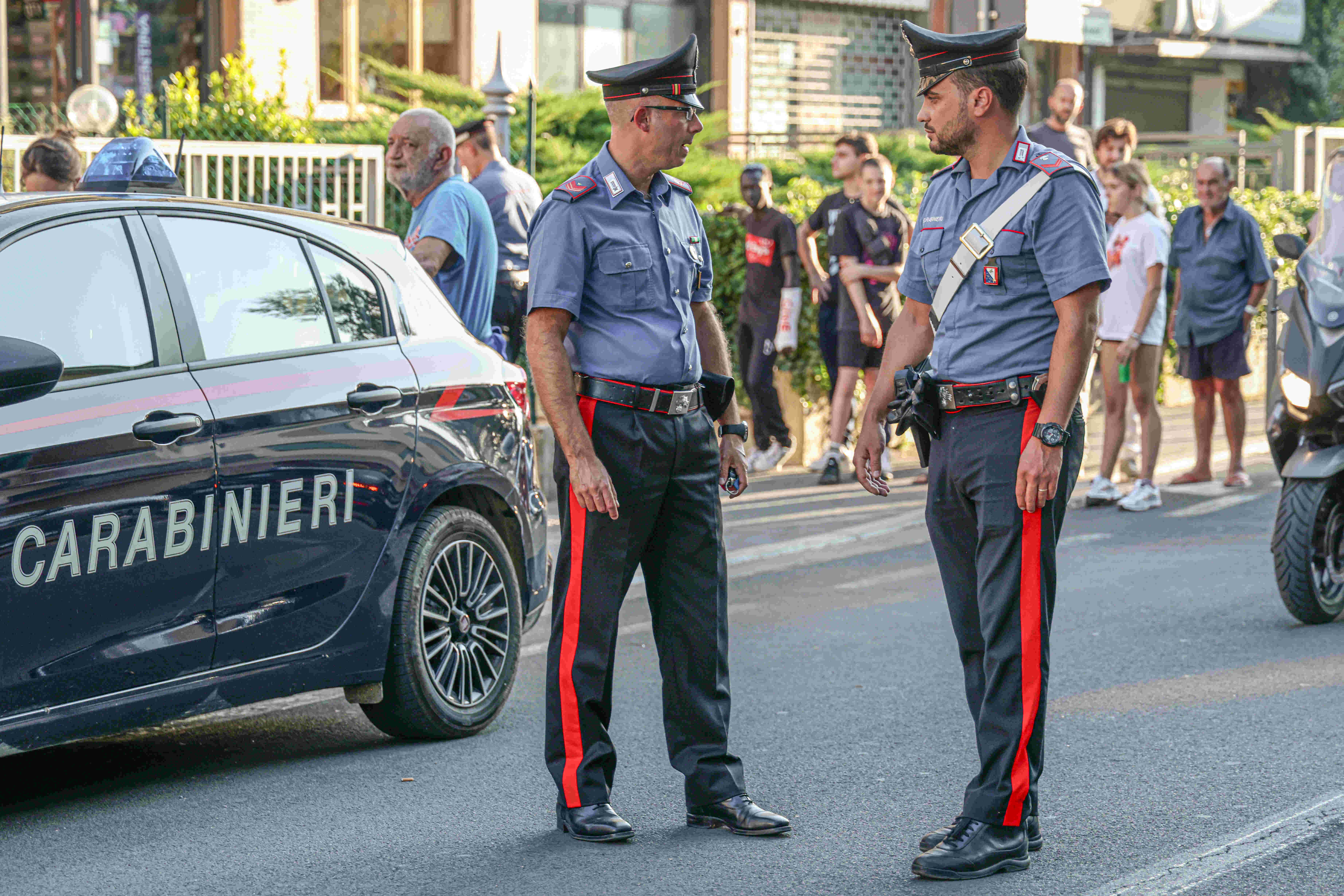 Ragazzini picchiano 14enne e lo rapinano, un denunciato