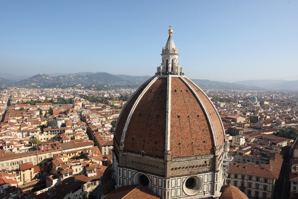 Due furti in Piazza Duomo: la polizia mette in fuga i malviventi 
