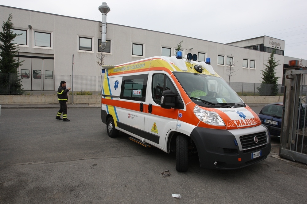 Si dà fuoco a un piede dopo dissidi con titolari azienda