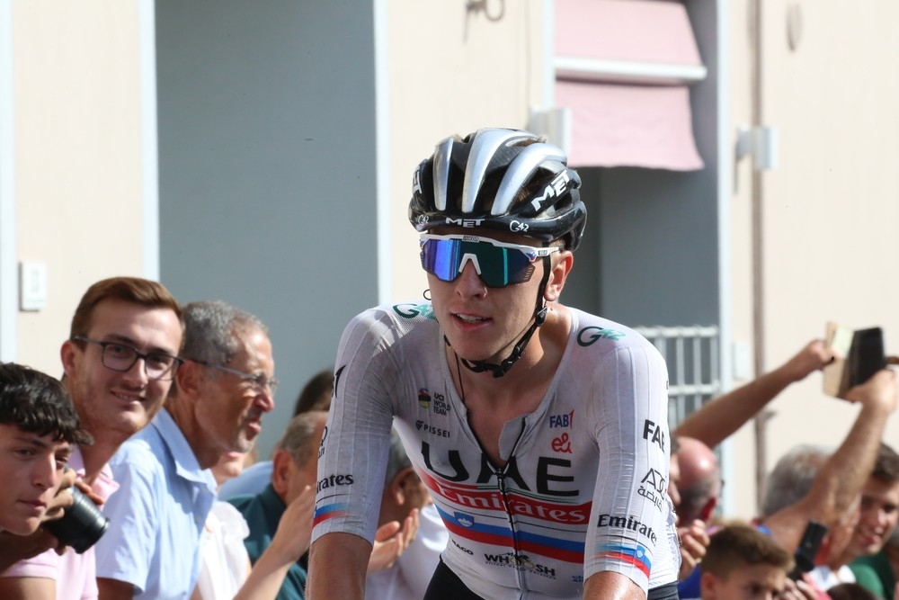 Pogacar trionfa alla Strade Bianche dopo fuga di 81 km