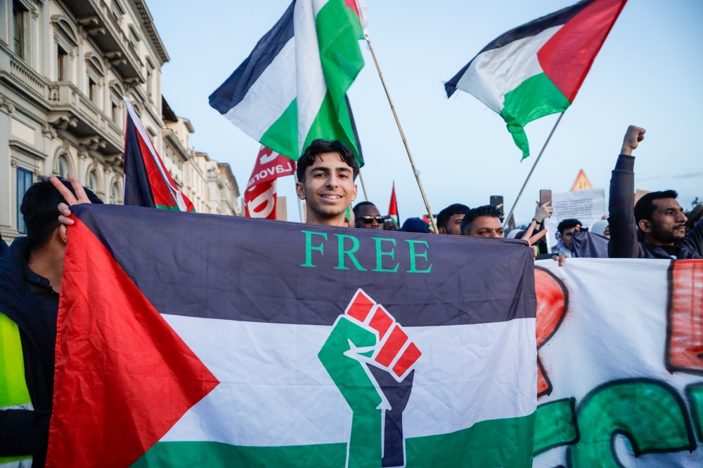 Manifesta contro stupri Hamas, via dal presidio Non una di meno