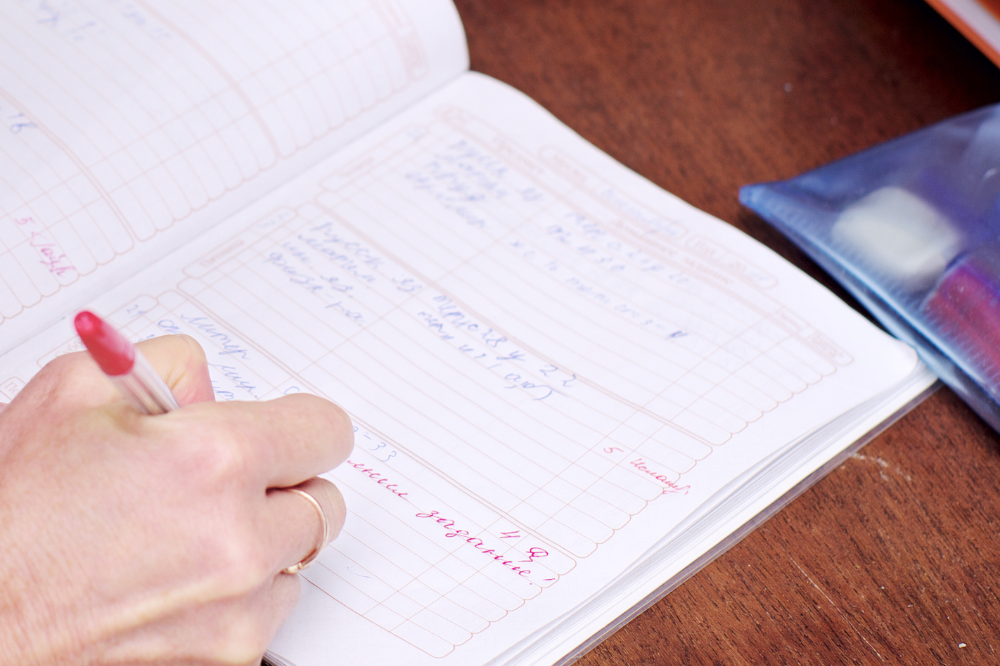 Per un mese a scuola con registro e diario di carta. L'esperimento prosegue