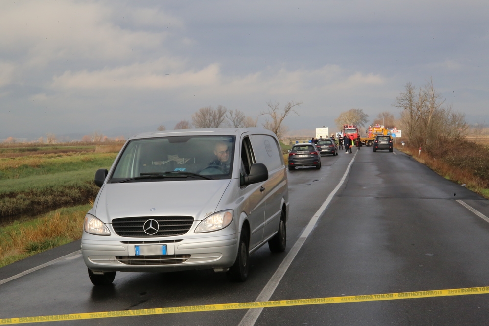Scontro frontale tra auto: 4 feriti, uno è grave