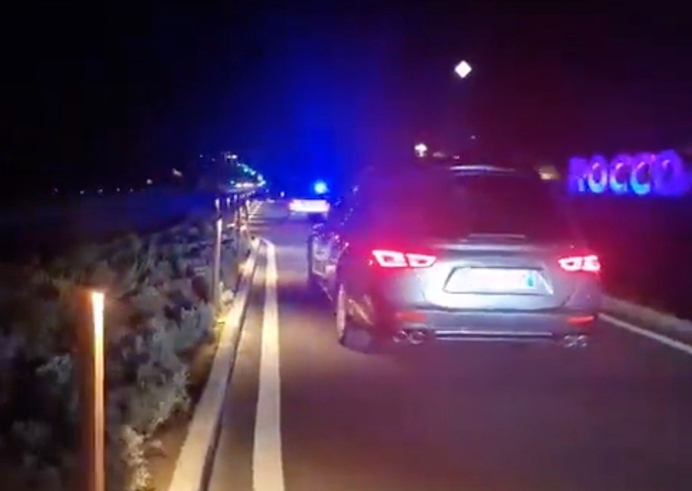 Il feretro di Joe Barone nella Cappella del Viola Park, ad attenderlo Italiano e i giocatori viola