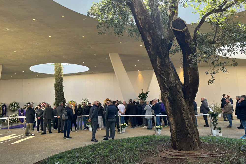 [FOTO-VIDEO] Joe Barone, la camera ardente al Viola Park. L'omaggio dei tifosi