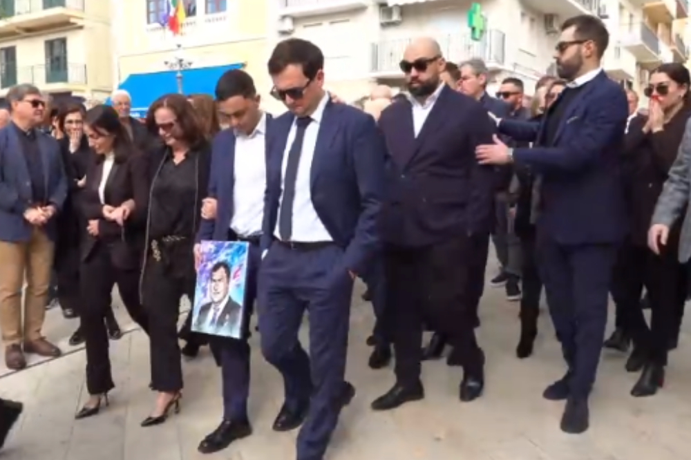 Il lungo addio a Joe Barone della sua Pozzallo