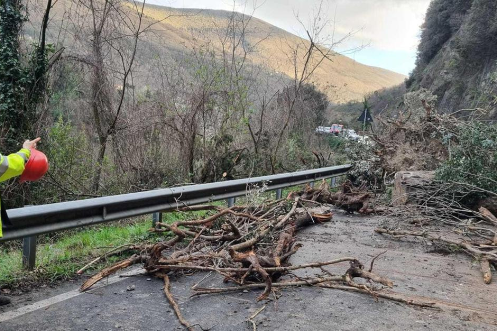 Frana Val Bisenzio, dal 28 marzo riapre la sr 325