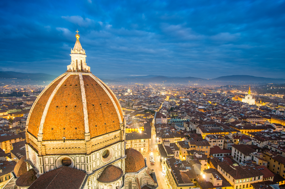 Firenze, la città si spenge per il clima: monumenti al buio