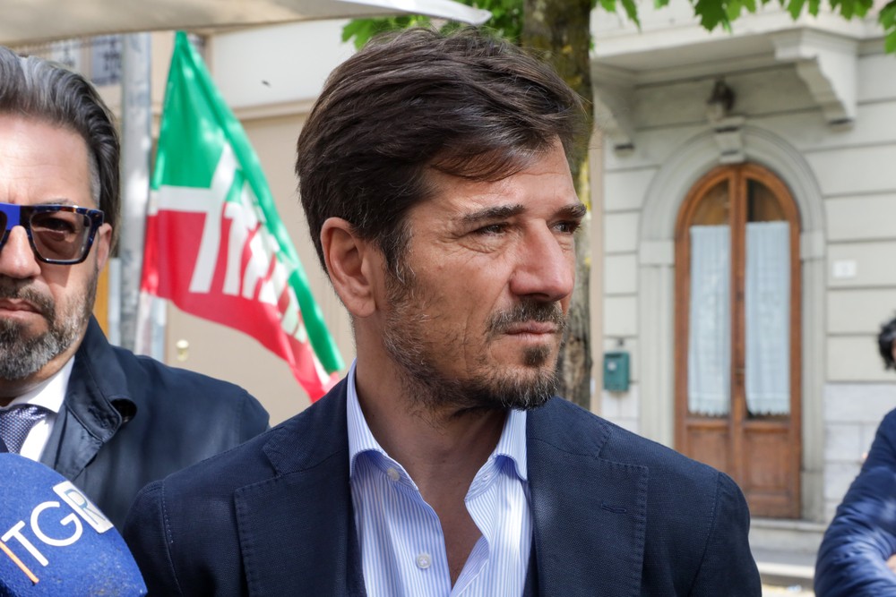 Forza Italia strizza l’occhio ai renziani: “Al ballottaggio votate Schmidt”