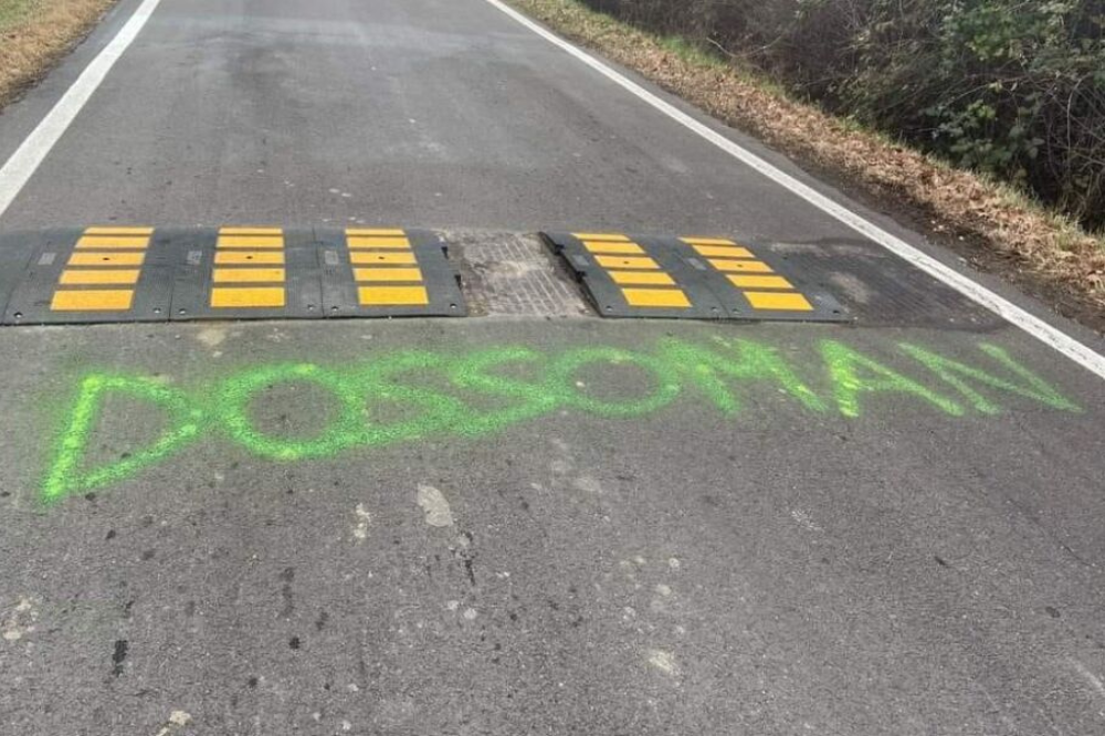 Dopo ’Fleximan’ ecco ’Dossoman’. Danneggiati alcuni rallentatori stradali