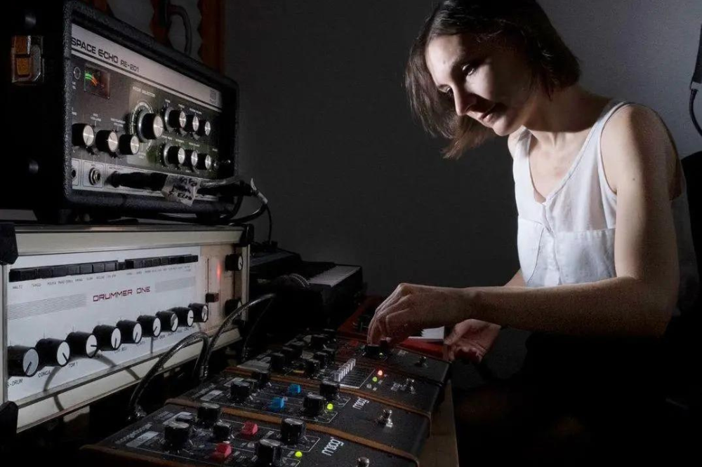 La compositrice Colleen aprirà la stagione dei concerti al Museo dell'Opera del Duomo