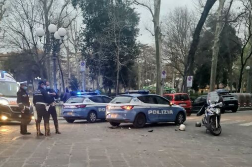 Firenze, incidente in piazza d’Azeglio