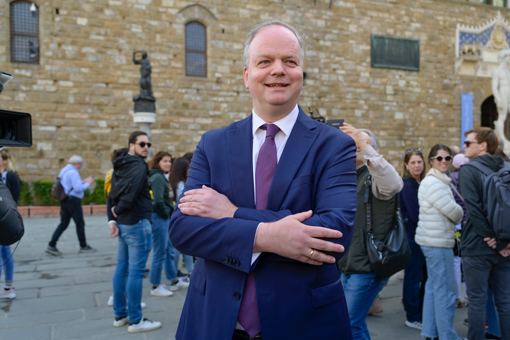 Schmidt lavora alla squadra, dall’arte alla società civile