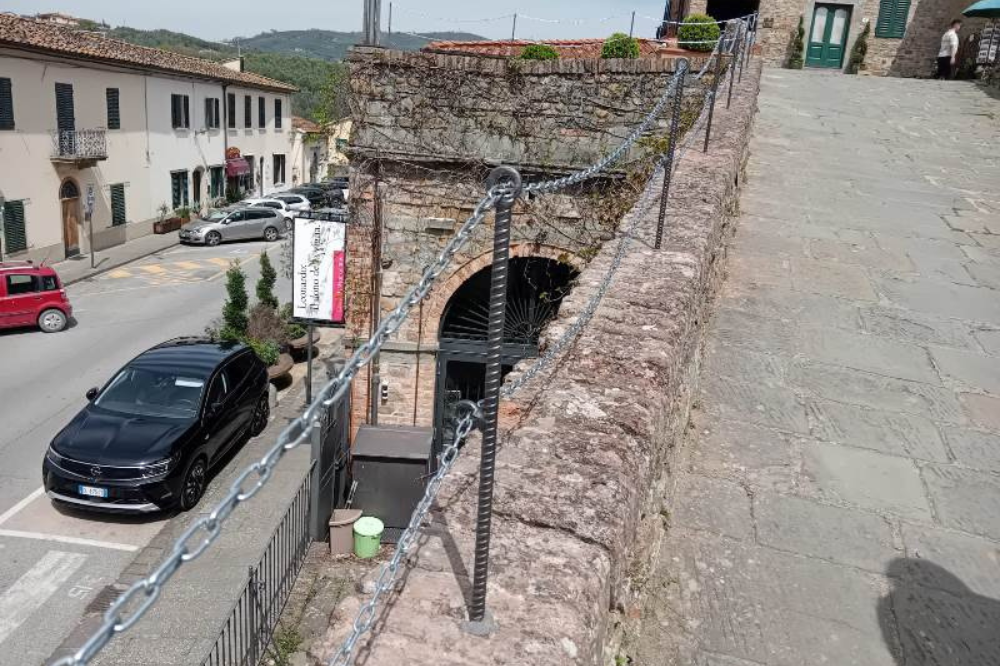 A Vinci recinzioni di sicurezza sulle mura storiche