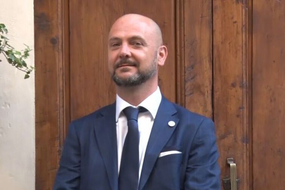 M5s: “Una scuola di Firenze vieta l'ingresso ai neonati”