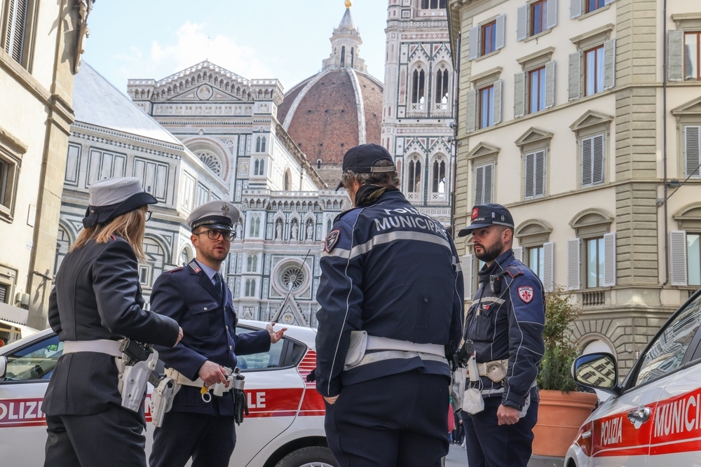Aggredirono agenti municipale, 2 arresti e sospesa licenza locale