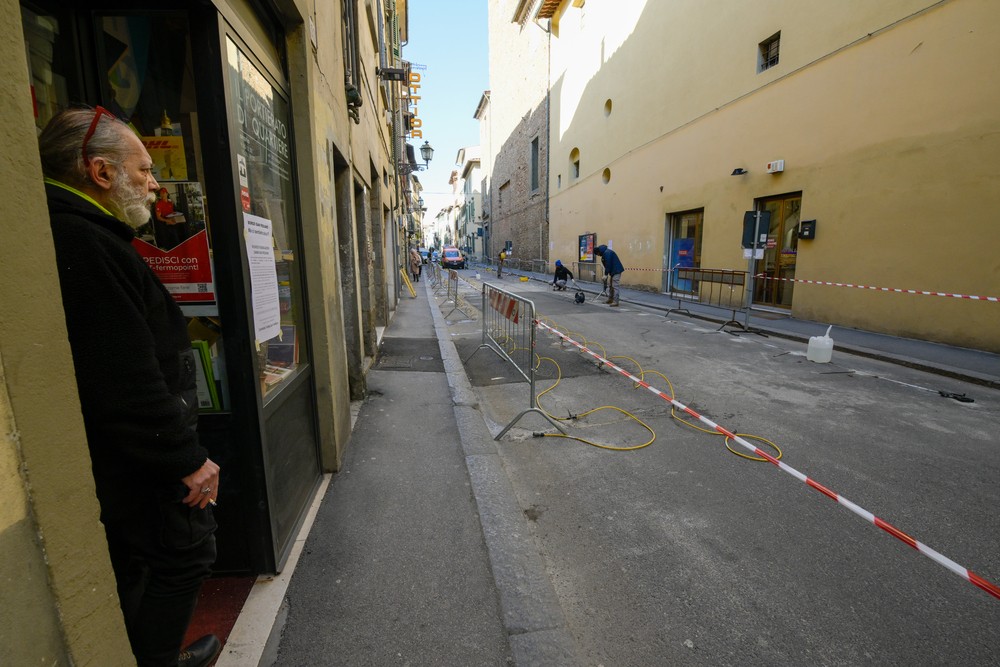 Lavori per un nuovo allaccio idrico, da lunedì chiude tratto di Borgo San Frediano