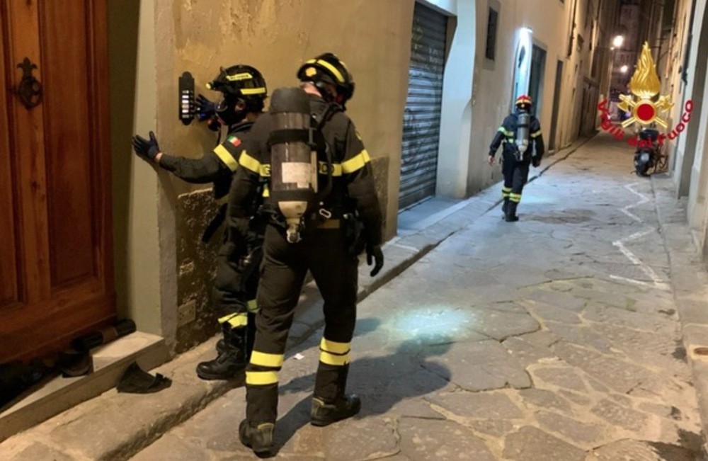Sostanza irritante vie respiratorie in strada, 3 in ospedale