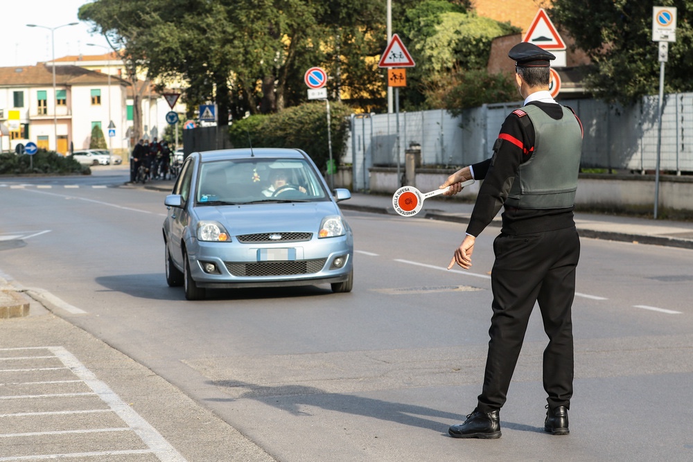 In auto con oltre 1 kg di droga, arrestata