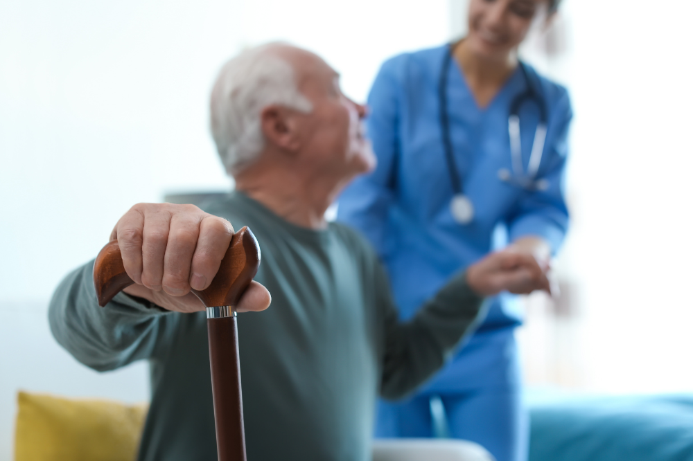 Sanità: Anziani curati a casa, Toscana supera obiettivo 2023
