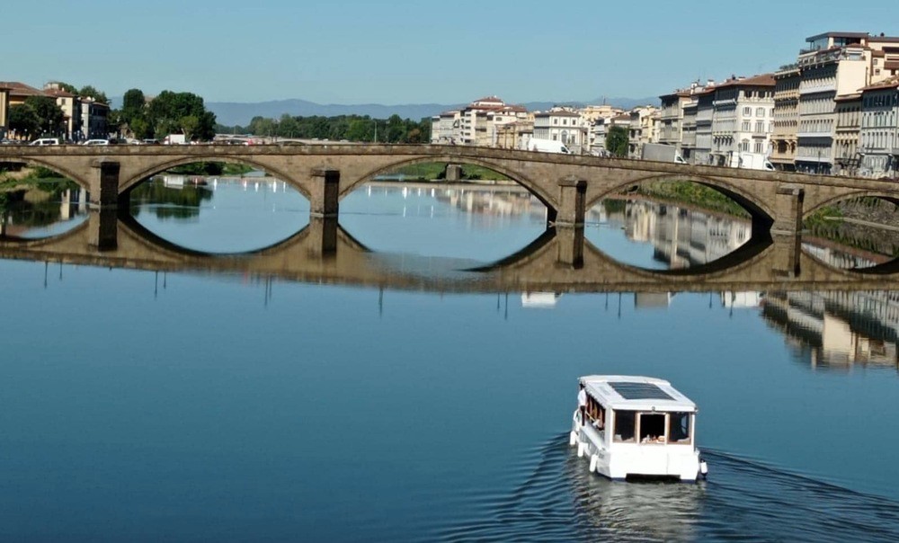 Firenze come Parigi: dal 1 maggio torna la mini crociera sull’Arno