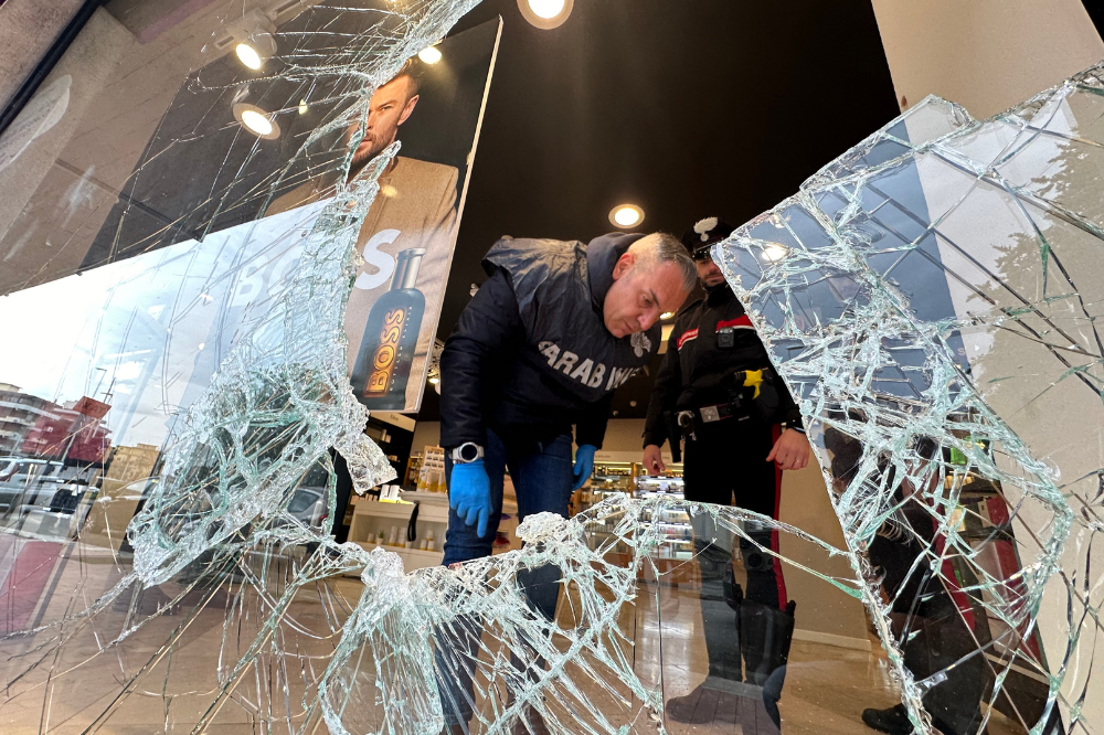 Spaccata a supermercato di Prato, 1 arrestato e 1 denunciato