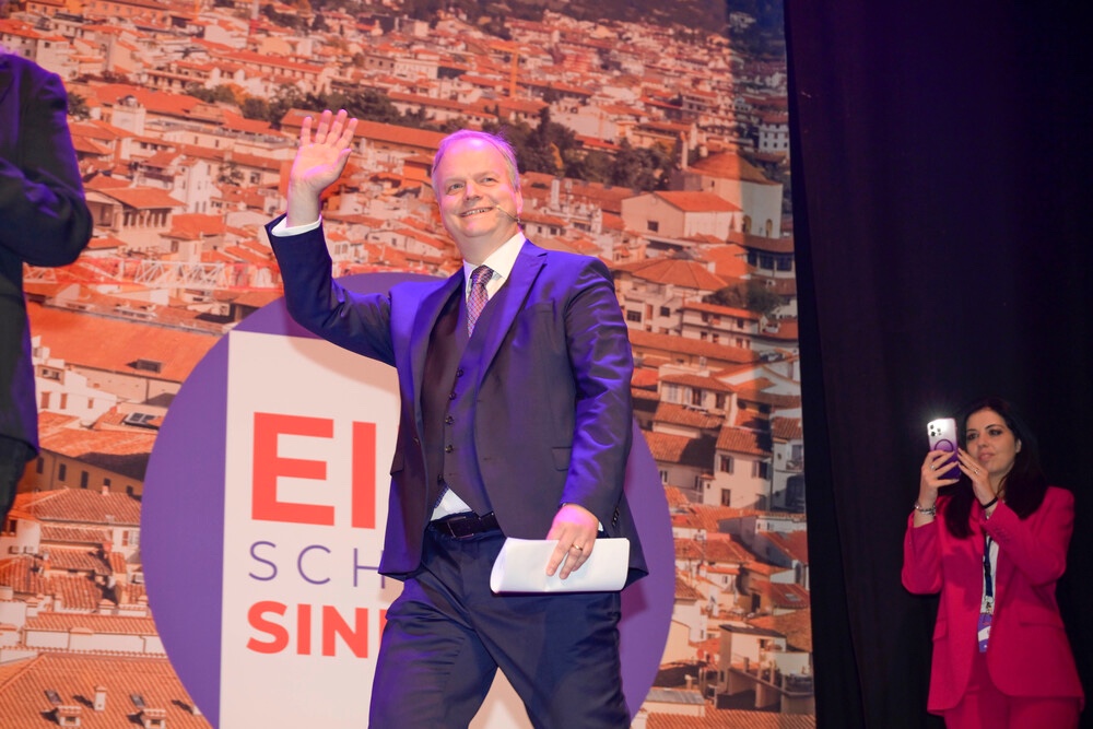 Schmidt: “Non firmerò con Pd per avere più agenti, è inutile”