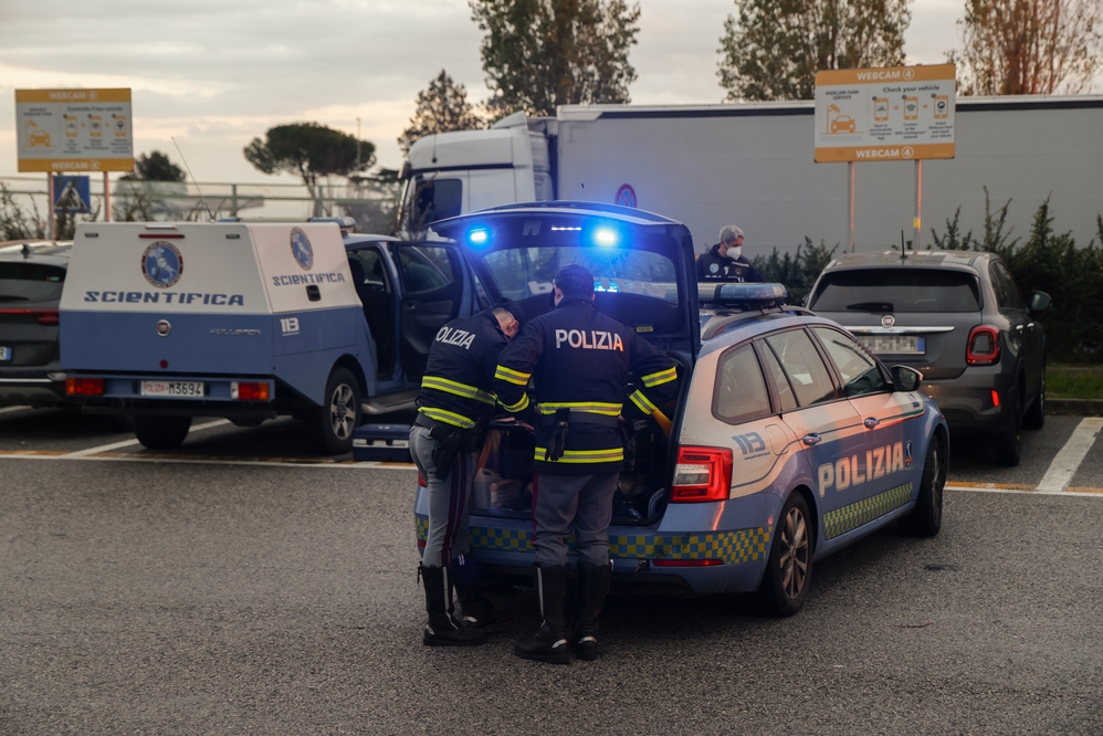 Ricercato fa scattare allarme in un magazzino: arrestato 53enne