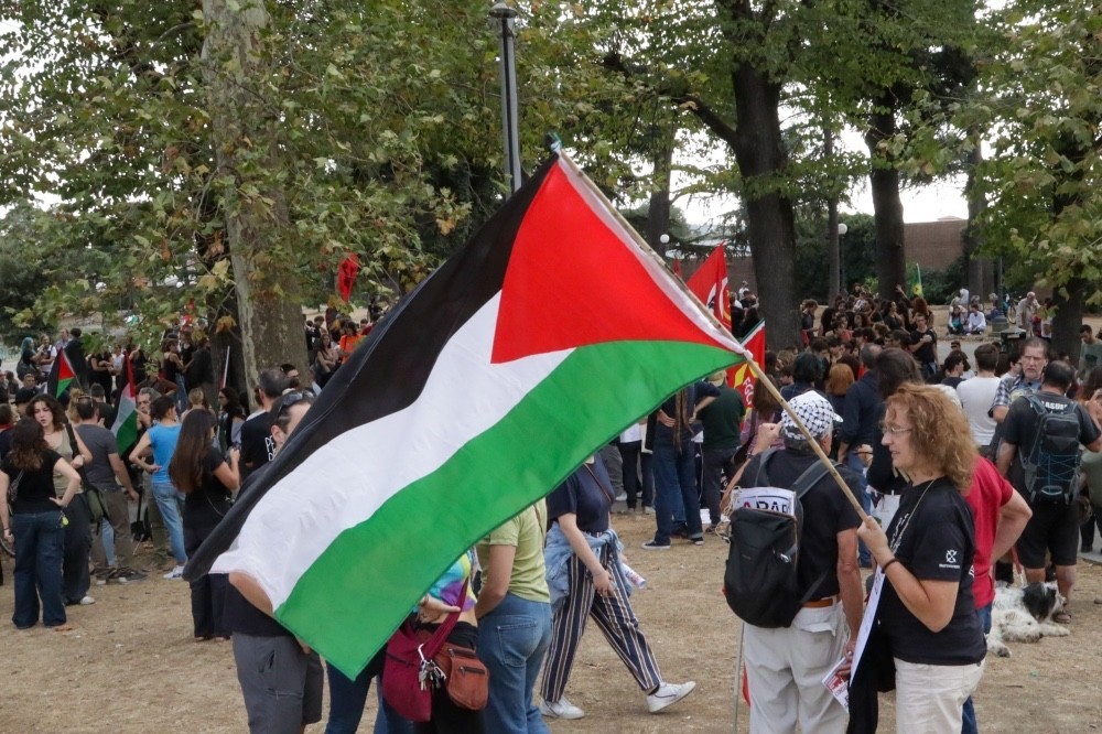 Carica di alleggerimento a corteo pro Palestina a Firenze