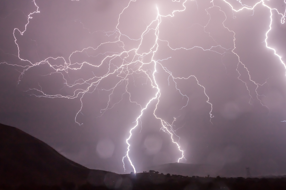 Maltempo in Toscana, oltre 4.000 fulmini nella notte