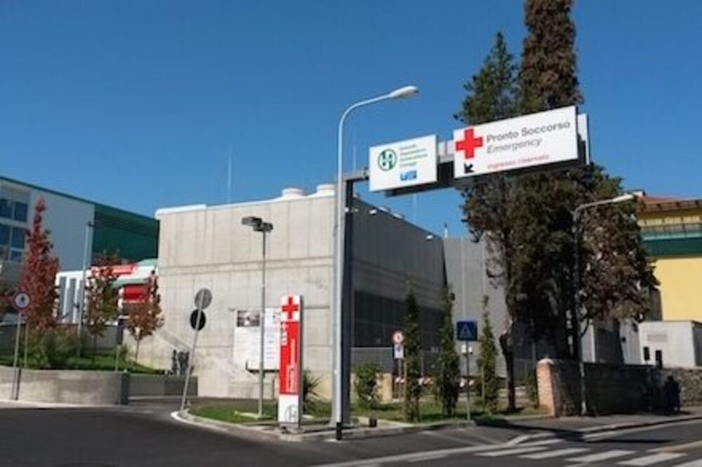[AGGIORNATA] Precipita da tetto dell'azienda: grave operaio