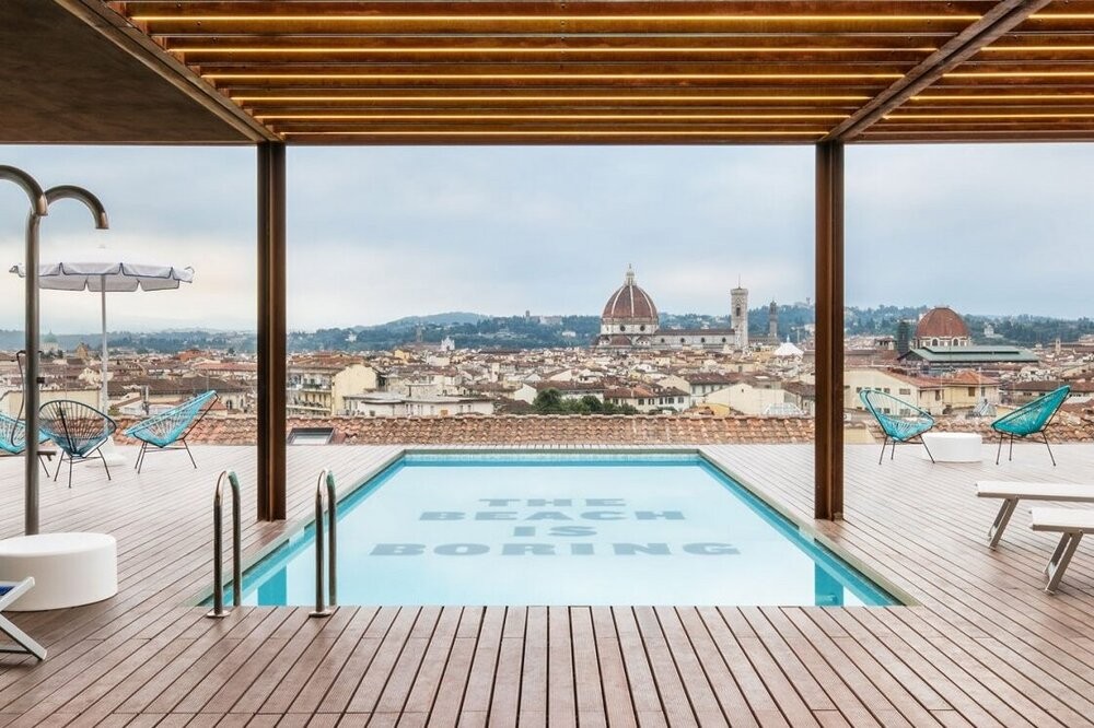 Nuovo Student Hotel: incendio sul tetto del cantiere 