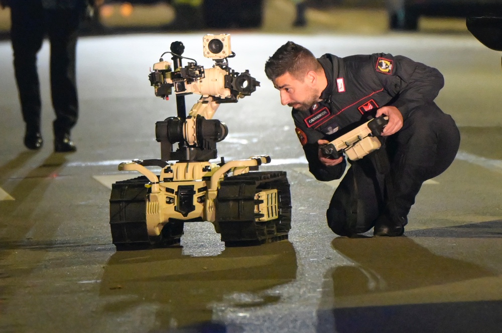 [AGGIORNATA] Rientra l'allarme bomba alla stazione di Firenze, controlli negativi