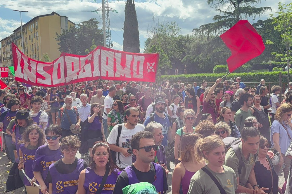 Rifiuti, Alia chiude i cassonetti sul percorso del corteo operai ex Gkn