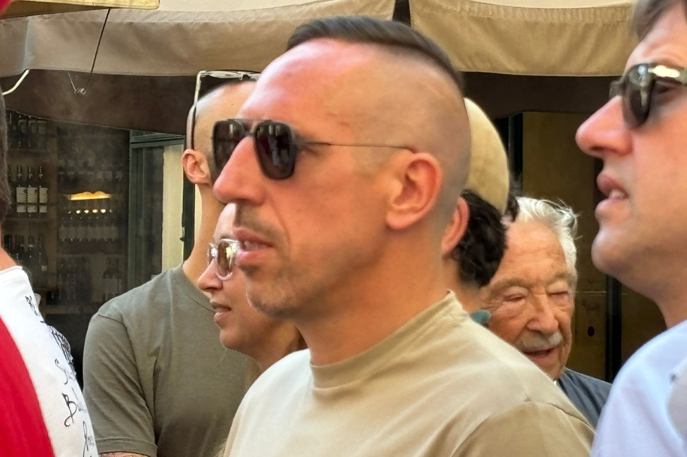 [FOTO]- Ribery magnifico messere: il francese guida il corteo per il centro di Firenze