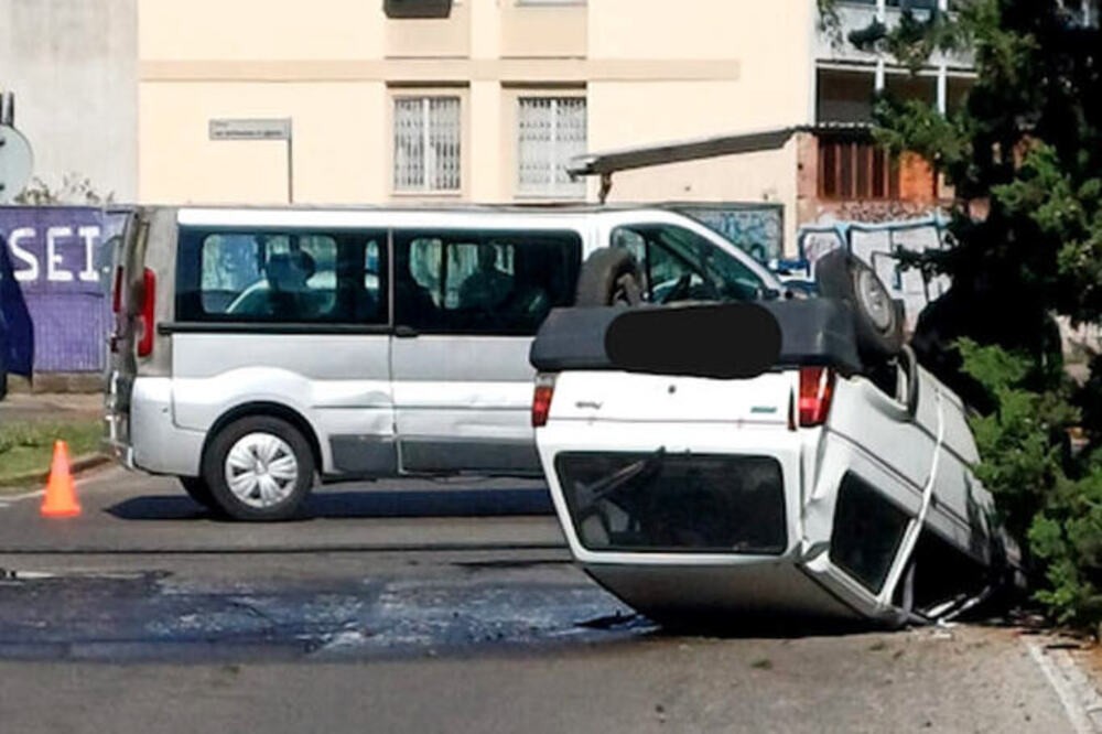 Auto ribaltata a Coverciano: interviene il 118 e i vigili del fuoco 