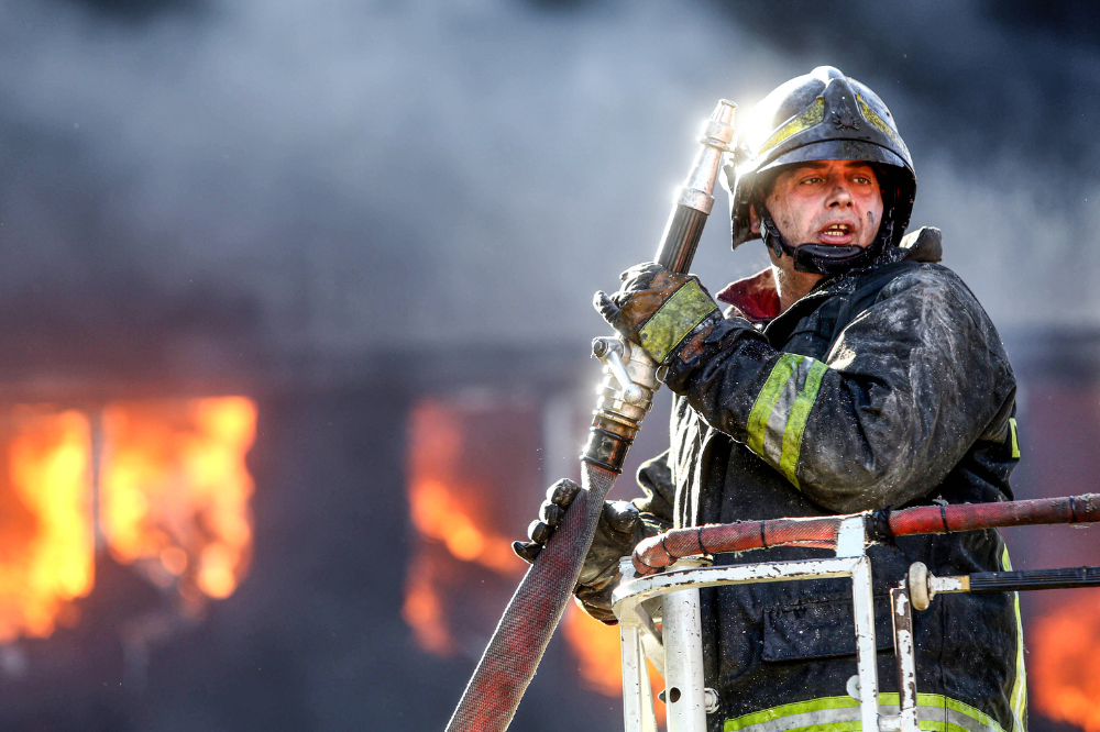 Incendio in un'azienda a Tavarnelle. Danni ingenti, ceduto anche il tetto