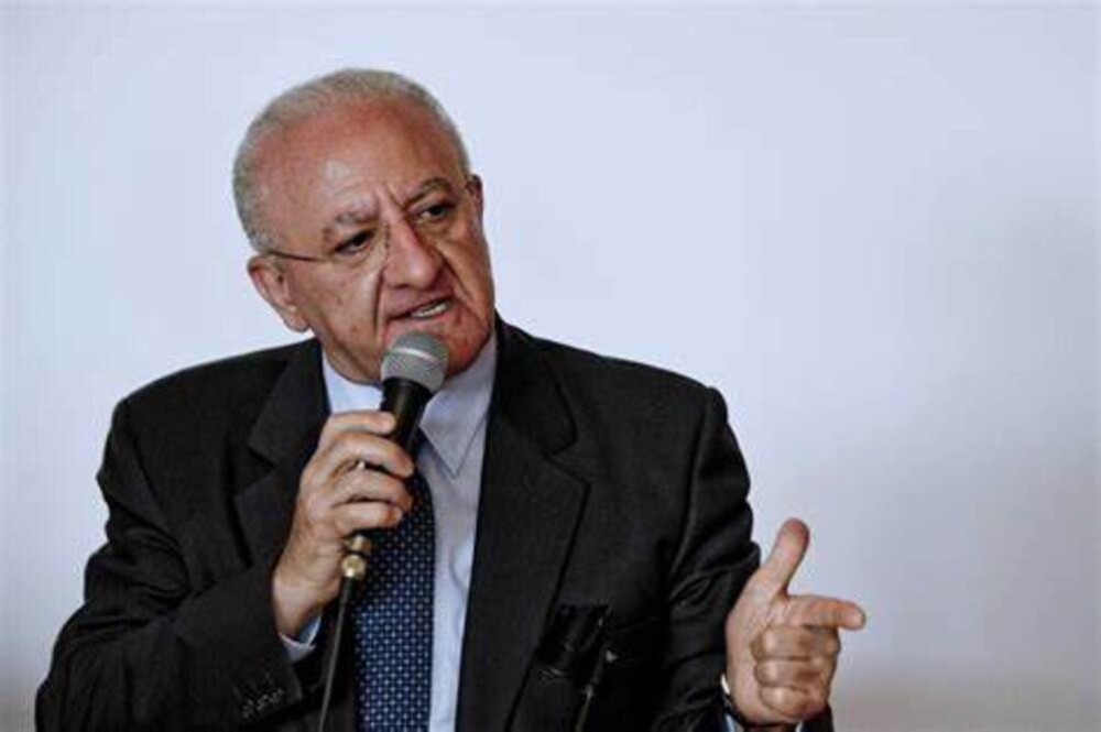 De Luca, Schmidt? “A Capodimonte non troverà neanche la sedia”